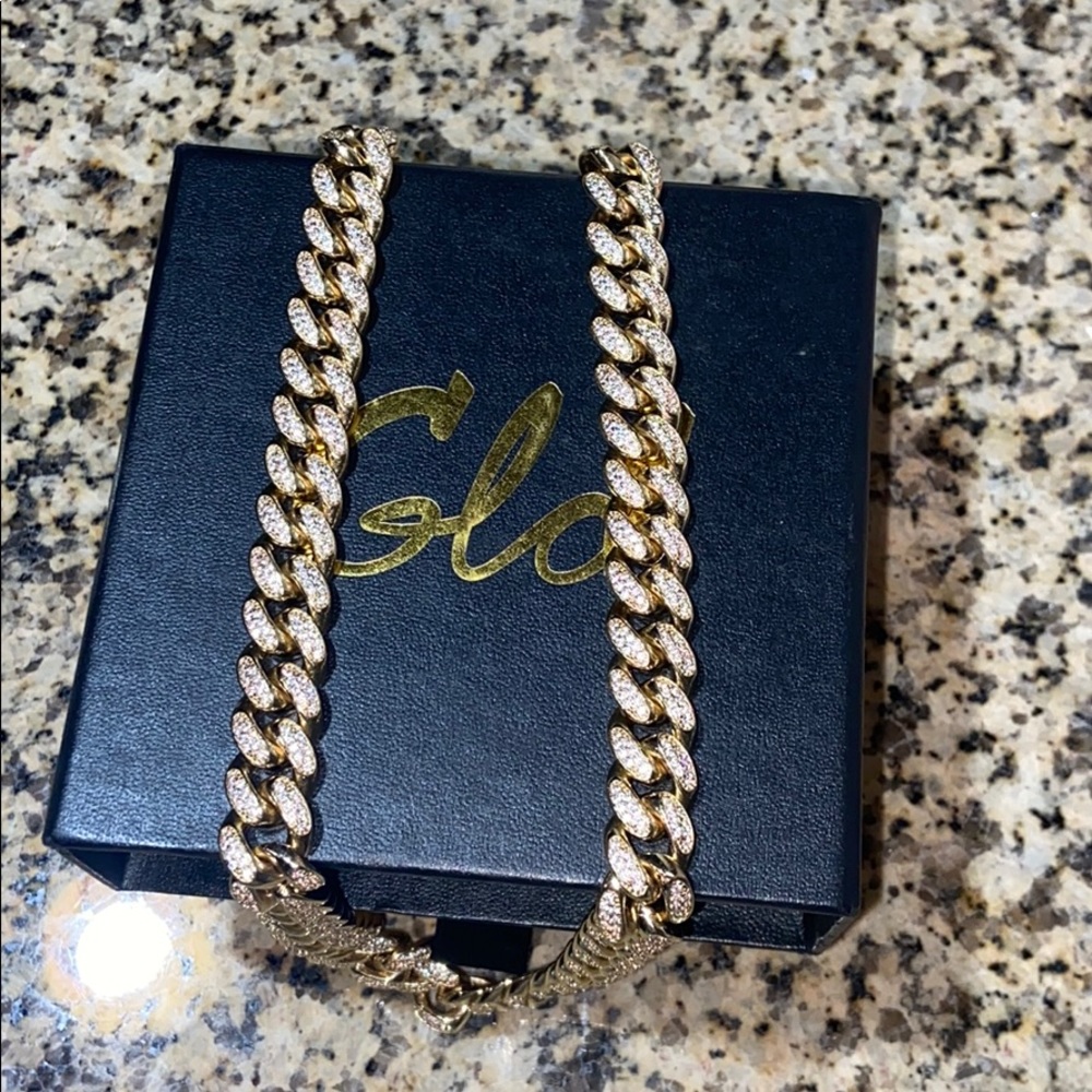 Thin gold and diamond chain